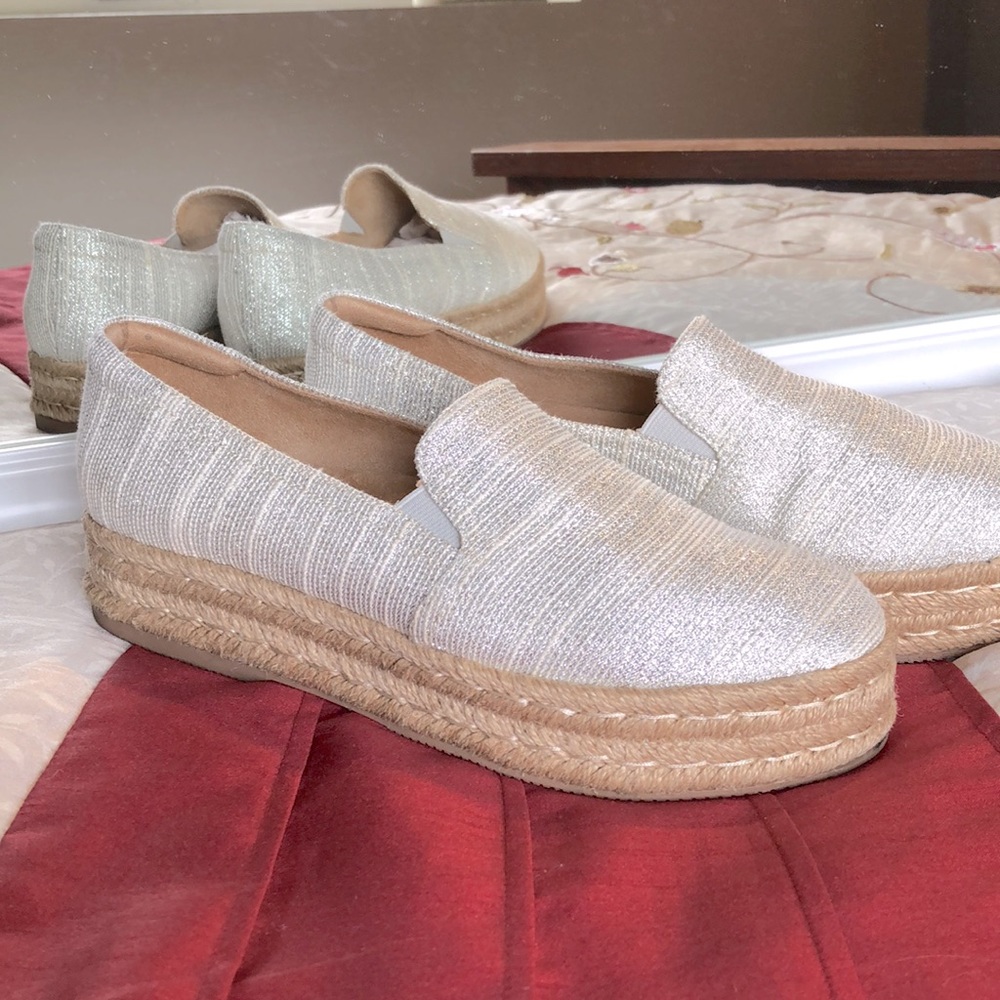 Naturalizer shimmering espadrilles. Great show to dress up or down. Ultra comfy
